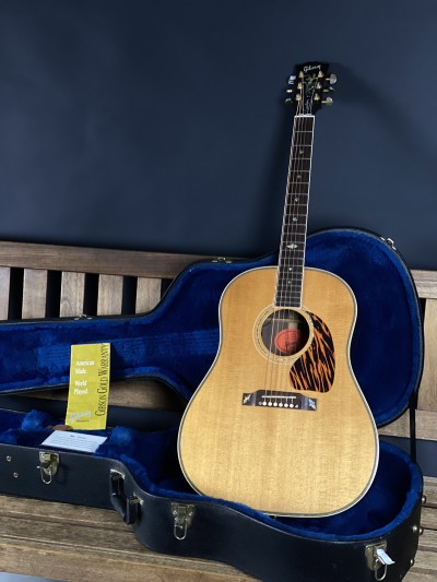 Gibson Custom Shop J-45 Custom Antique Natural